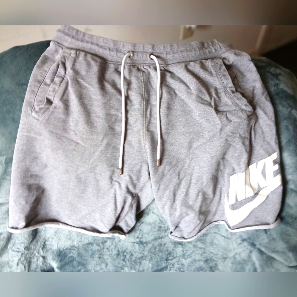 Nike Men's Gray Shorts